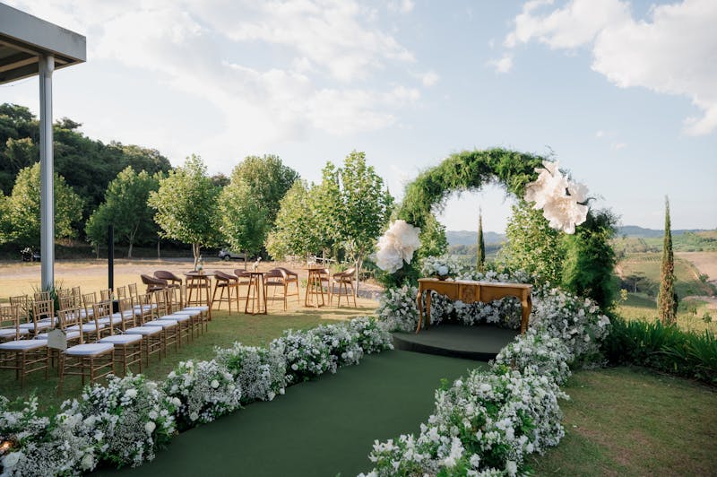 Arche fleurie pour cérémonie de mariage